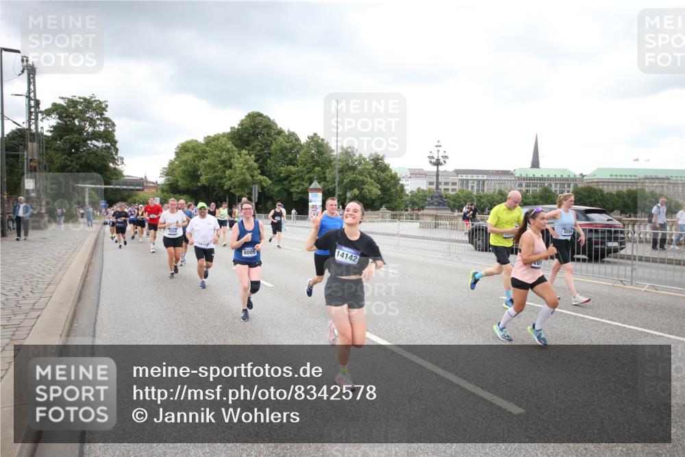 29.06.2025 - hella hamburg halbmarathon Jannik Wohlers http://msf.ph/oto/8342578 29.06.2025 10:55:46 Lombardsbrücke 1738, 1909, 2095, 2793, 3257, 3268, 4083, 4354, 4473, 4836, 5306, 5580, 5757, 5994, 6494, 6968, 7025, 7028, 7616, 8005, 8305, 8517, 9435, 9606, 9838, 9948, 9953, 10640, 10740, 10784, 10987, 11298, 11862, 11863, 12267, 12295, 12296, 12551, 13055, 13395, 13405, 13627, 13965, 14142, 14221, 14280, 14281, 15103, 15173, 15199, 15272, 15443, 15696, 15699, 16413, 16655, 16960, 17084, 17398, 17649, 17673, 18329, 18349, 19228 meine-sportfotos.de