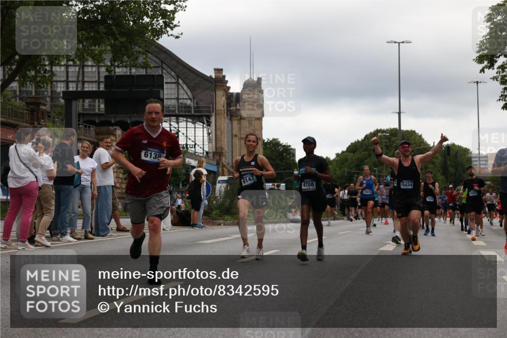 29.06.2025 - hella hamburg halbmarathon Yannick Fuchs http://msf.ph/oto/8342595 29.06.2025 10:52:16 20KM 1319, 1595, 1833, 2159, 2250, 2488, 2619, 2656, 2840, 2996, 3251, 3859, 4319, 4502, 4550, 4708, 4767, 5277, 5341, 5675, 5926, 6104, 6138, 6147, 6592, 7082, 7189, 7856, 8089, 8322, 8585, 9230, 9316, 10020, 10268, 10319, 10518, 10703, 10788, 11394, 11605, 11645, 11846, 12378, 12495, 12585, 12734, 12879, 13287, 13512, 13654, 13694, 13816, 13880, 14266, 14673, 15197, 15434, 15527, 16189, 16531, 17405, 17531, 17827, 18180, 18492, 18587, 18727, 18985 meine-sportfotos.de