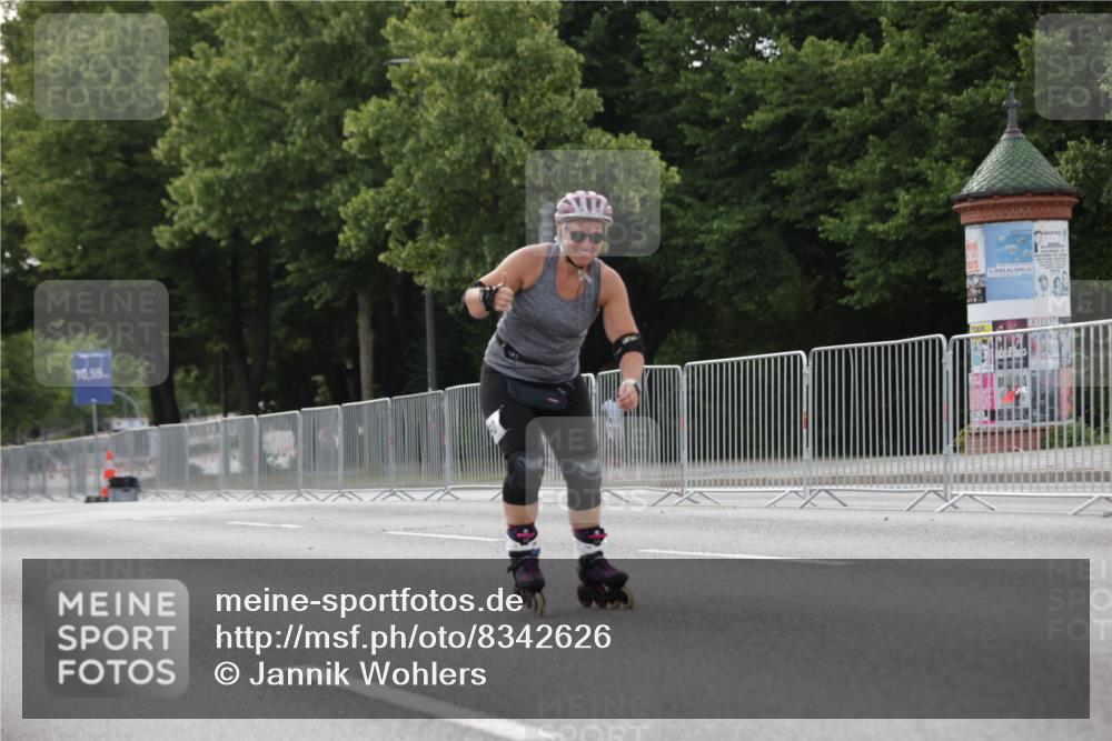 29.06.2025 - hella hamburg halbmarathon Jannik Wohlers http://msf.ph/oto/8342626 29.06.2025 09:02:25 Lombardsbrücke  meine-sportfotos.de