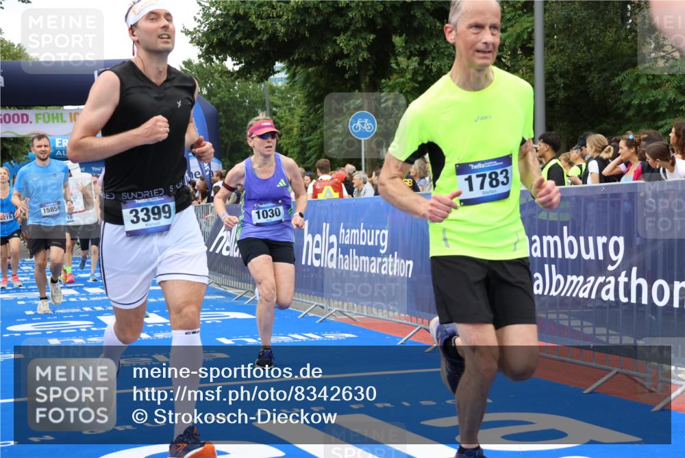 29.06.2025 - hella hamburg halbmarathon Strokosch-Dieckow http://msf.ph/oto/8342630 29.06.2025 10:53:34 Ziel 1030, 1061, 1098, 1499, 1502, 1783, 2058, 2070, 2630, 3399, 3819, 5399, 5866, 6628, 6762, 10549, 10895, 11068, 11588, 11589, 11604, 12632, 12909, 13865, 13912, 15061, 15113, 15441, 15497, 15856, 16092, 17482, 17710, 18143, 18450, 18612, 18666, 18715 meine-sportfotos.de
