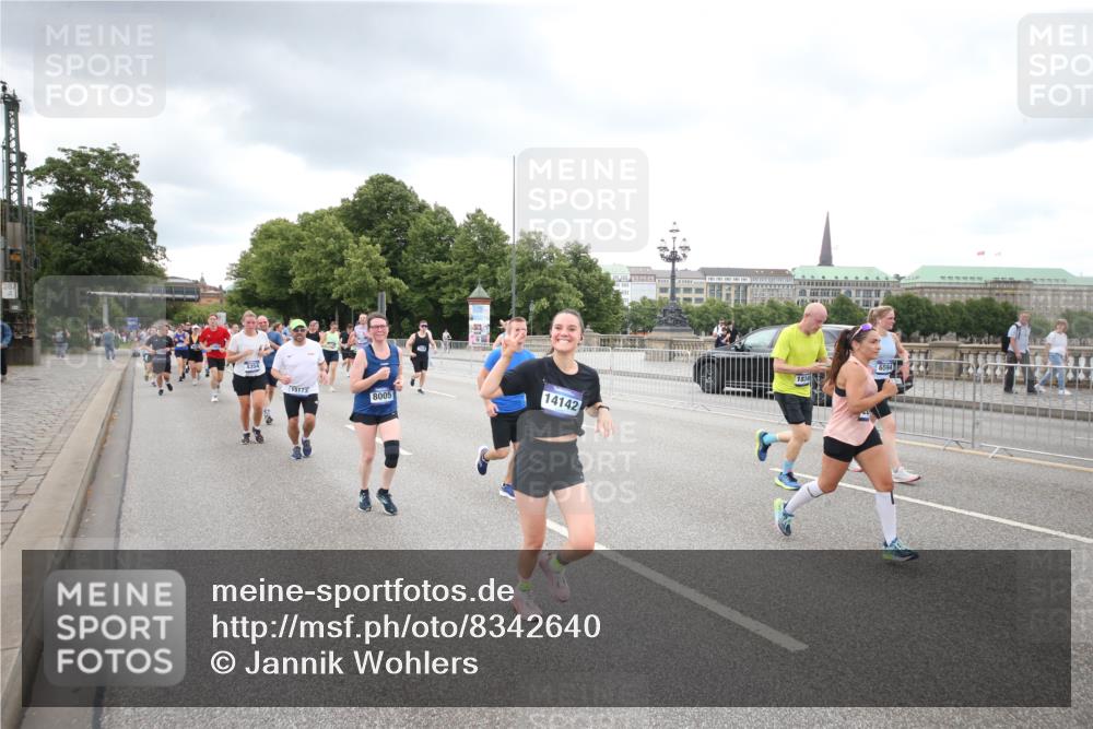 29.06.2025 - hella hamburg halbmarathon Jannik Wohlers http://msf.ph/oto/8342640 29.06.2025 10:55:46 Lombardsbrücke 1738, 1909, 2095, 2793, 3257, 3268, 4083, 4354, 4473, 4836, 5306, 5580, 5757, 5994, 6494, 6968, 7025, 7028, 7616, 8005, 8305, 8517, 9435, 9606, 9838, 9948, 9953, 10640, 10740, 10784, 10987, 11298, 11862, 11863, 12267, 12295, 12296, 12551, 13055, 13395, 13405, 13627, 13965, 14142, 14221, 14280, 14281, 15103, 15173, 15199, 15272, 15443, 15696, 15699, 16413, 16655, 16960, 17084, 17398, 17649, 17673, 18329, 18349, 19228 meine-sportfotos.de