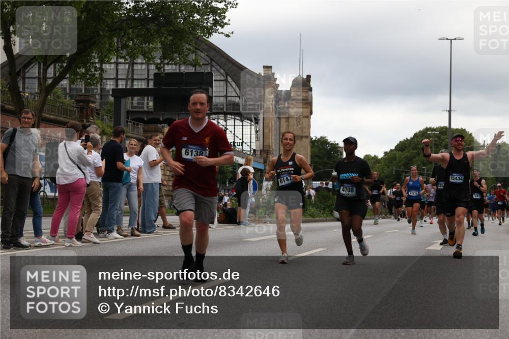 29.06.2025 - hella hamburg halbmarathon Yannick Fuchs http://msf.ph/oto/8342646 29.06.2025 10:52:16 20KM 1319, 1595, 1833, 2159, 2250, 2488, 2619, 2656, 2840, 2996, 3251, 3859, 4319, 4502, 4550, 4708, 4767, 5277, 5341, 5675, 5926, 6104, 6138, 6147, 6592, 7082, 7189, 7856, 8089, 8322, 8585, 9230, 9316, 10020, 10268, 10319, 10518, 10703, 10788, 11394, 11605, 11645, 11846, 12378, 12495, 12585, 12734, 12879, 13287, 13512, 13654, 13694, 13816, 13880, 14266, 14673, 15197, 15434, 15527, 16189, 16531, 17405, 17531, 17827, 18180, 18492, 18587, 18727, 18985 meine-sportfotos.de