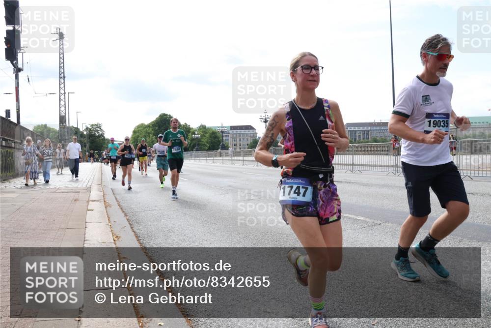 29.06.2025 - hella hamburg halbmarathon Lena Gebhardt http://msf.ph/oto/8342655 29.06.2025 10:13:28 Lombardsbrücke 7460, 1747, 19035, 1007, 1747, 1859, 2055, 2359, 2721, 2904, 2961, 2987, 3218, 3360, 3728, 3729, 4187, 4795, 4950, 5232, 5546, 5631, 6026, 6489, 6717, 6724, 7346, 7446, 7447, 7460, 7873, 7913, 8279, 8398, 8405, 8913, 9128, 9141, 9527, 9612, 9631, 10977, 12313, 12492, 12797, 12928, 12929, 13331, 13928, 15663, 15922, 16030, 16255, 16437, 16491, 17472, 17474, 17699, 17988, 18048, 18222, 18231, 18320, 18732 meine-sportfotos.de