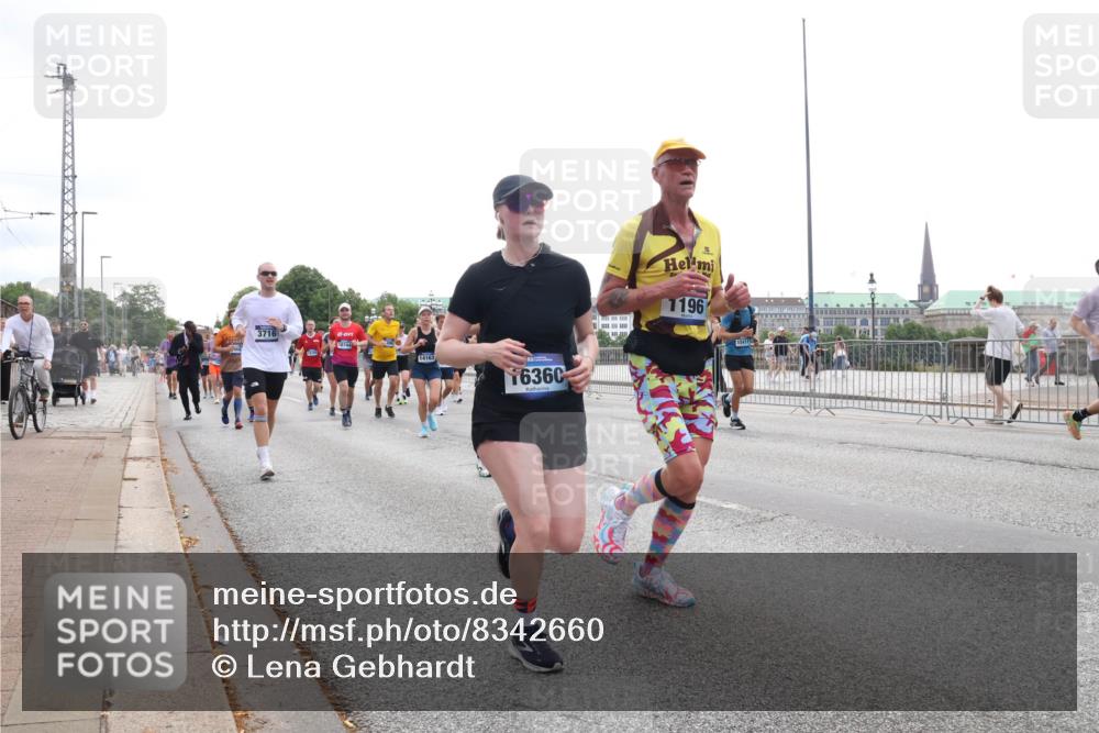 29.06.2025 - hella hamburg halbmarathon Lena Gebhardt http://msf.ph/oto/8342660 29.06.2025 10:38:19 Lombardsbrücke 3716, 14163, 1636, 1196, 15417, 1196, 1394, 1457, 1578, 1596, 1721, 1742, 1791, 1799, 1901, 1966, 1985, 2113, 2151, 2498, 2576, 2660, 2786, 3010, 3094, 3095, 3216, 3242, 3286, 3338, 3635, 3636, 3716, 3777, 3841, 3880, 4139, 4155, 4159, 4414, 4883, 4921, 5085, 5089, 5155, 5300, 5617, 5684, 5713, 5735, 6199, 6200, 6362, 6697, 6751, 6930, 7117, 7118, 7148, 7165, 7244, 7371, 7552, 7561, 7629, 7692, 7696, 7868, 7914, 8985, 10836, 11543 meine-sportfotos.de