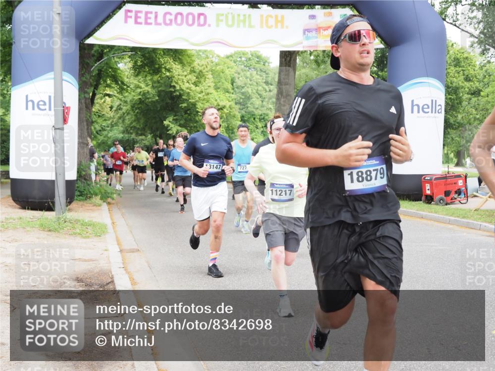 29.06.2025 - hella hamburg halbmarathon MichiJ http://msf.ph/oto/8342698 29.06.2025 10:40:20 Zwischen KM18-KM19 1151, 1258, 2082, 3952, 4029, 5907, 6511, 6512, 7177, 7274, 8361, 11217, 12482, 12712, 12875, 13147, 14791, 15446, 15502, 17773, 18879 meine-sportfotos.de