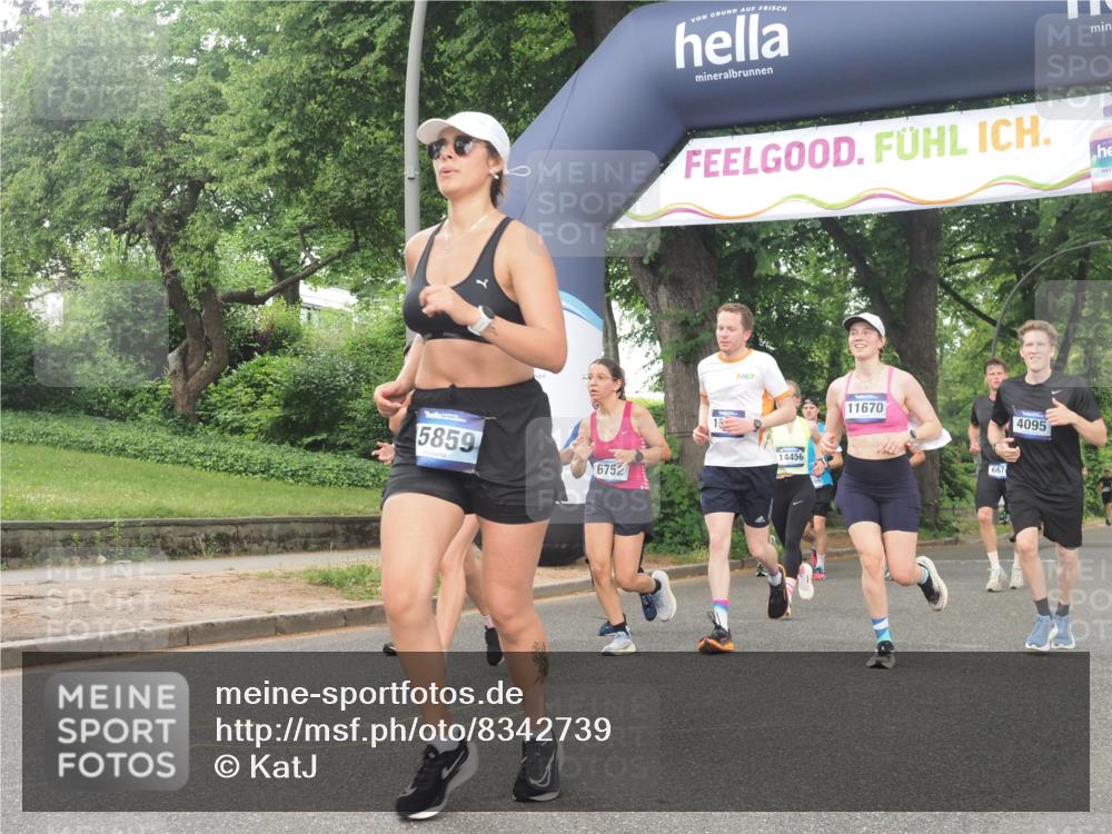29.06.2025 - hella hamburg halbmarathon KatJ http://msf.ph/oto/8342739 29.06.2025 10:48:56 Zwischen KM18-KM19 1674, 4095, 6674, 6752, 8045, 8478 meine-sportfotos.de