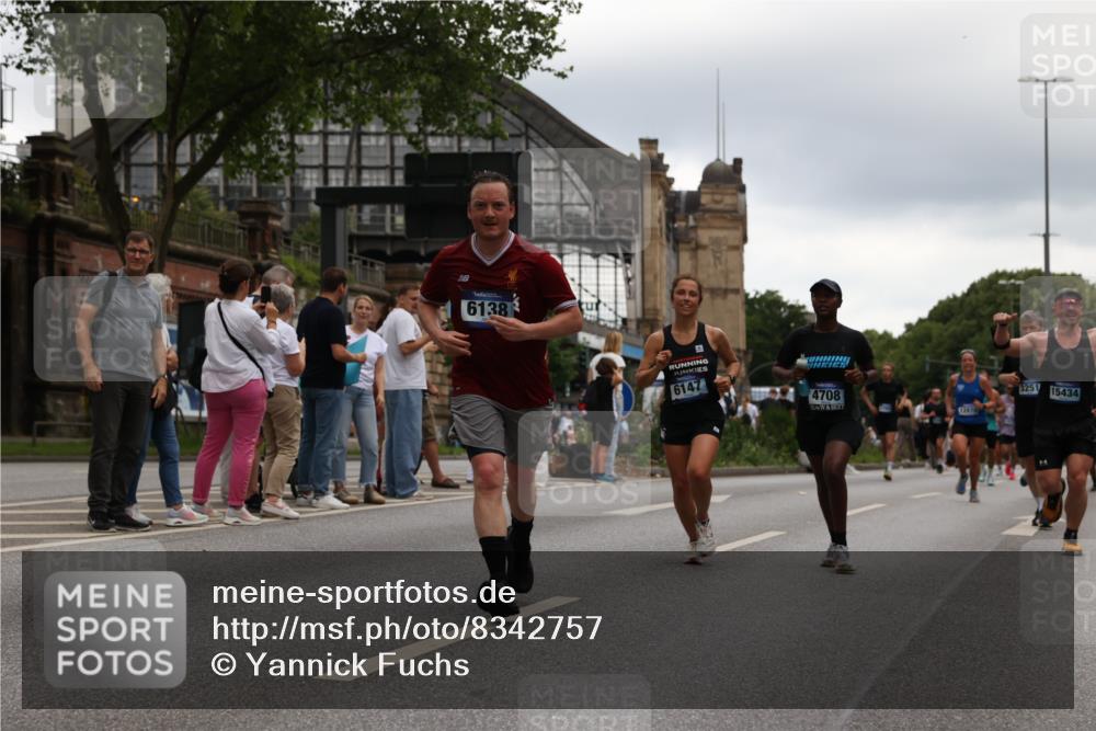 29.06.2025 - hella hamburg halbmarathon Yannick Fuchs http://msf.ph/oto/8342757 29.06.2025 10:52:16 20KM 1319, 1595, 1833, 2159, 2250, 2488, 2619, 2656, 2840, 2996, 3251, 3859, 4319, 4502, 4550, 4708, 4767, 5277, 5341, 5675, 5926, 6104, 6138, 6147, 6592, 7082, 7189, 7856, 8089, 8322, 8585, 9230, 9316, 10020, 10268, 10319, 10518, 10703, 10788, 11394, 11605, 11645, 11846, 12378, 12495, 12585, 12734, 12879, 13287, 13512, 13654, 13694, 13816, 13880, 14266, 14673, 15197, 15434, 15527, 16189, 16531, 17405, 17531, 17827, 18180, 18492, 18587, 18727, 18985 meine-sportfotos.de