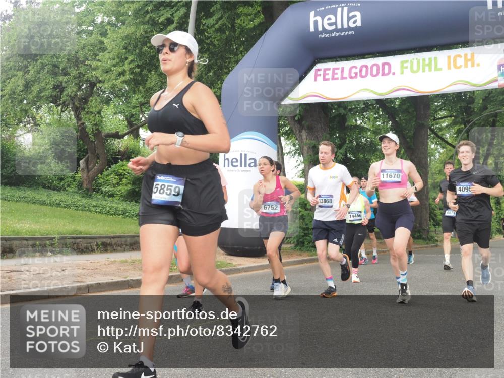 29.06.2025 - hella hamburg halbmarathon KatJ http://msf.ph/oto/8342762 29.06.2025 10:48:56 Zwischen KM18-KM19 1674, 4095, 6674, 6752, 8045, 8478 meine-sportfotos.de