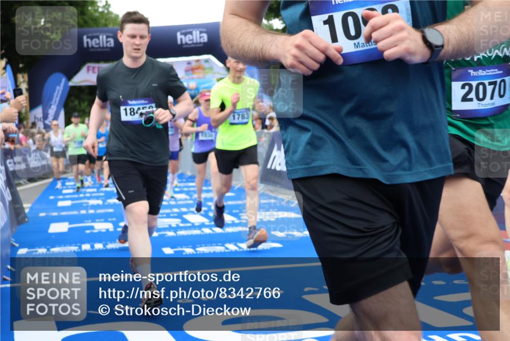29.06.2025 - hella hamburg halbmarathon Strokosch-Dieckow http://msf.ph/oto/8342766 29.06.2025 10:53:33 Ziel 1030, 1061, 1098, 1499, 1502, 1783, 2058, 2070, 2630, 3399, 3819, 5399, 5866, 6628, 6762, 10549, 10895, 11068, 11588, 11589, 11604, 12632, 12909, 13865, 13912, 15061, 15113, 15441, 15497, 15856, 16092, 17710, 18143, 18450, 18612, 18666, 18715 meine-sportfotos.de