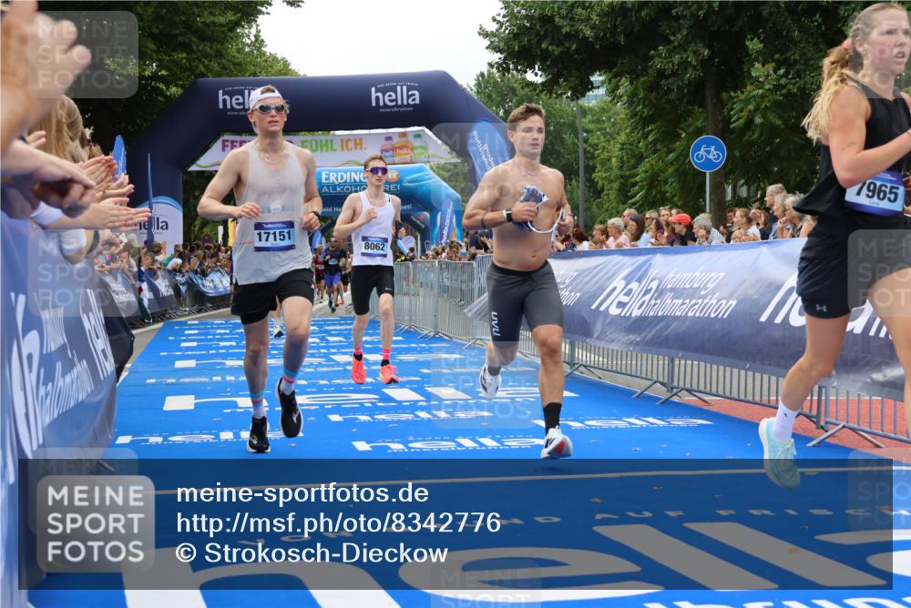 29.06.2025 - hella hamburg halbmarathon Strokosch-Dieckow http://msf.ph/oto/8342776 29.06.2025 10:32:44 Ziel 1990, 6358, 7965, 8062, 12987, 13686, 13961, 14028, 15054, 16425, 16619, 17117, 17151, 18687 meine-sportfotos.de