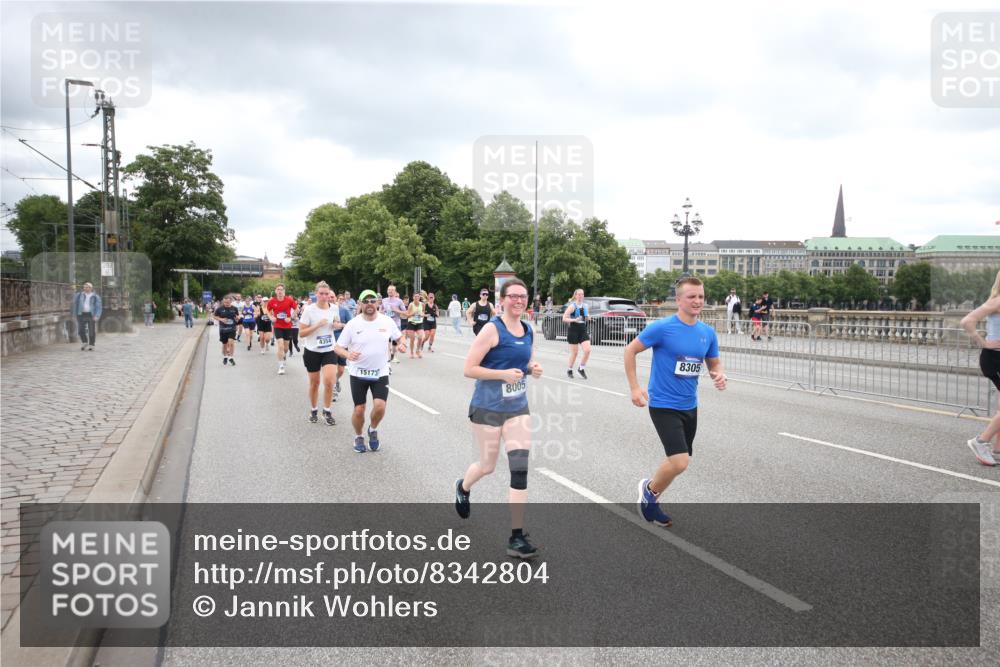 29.06.2025 - hella hamburg halbmarathon Jannik Wohlers http://msf.ph/oto/8342804 29.06.2025 10:55:47 Lombardsbrücke 1738, 1909, 2095, 2793, 3257, 3268, 4083, 4354, 4473, 4836, 5306, 5580, 5757, 5994, 6494, 6968, 7025, 7028, 7616, 8005, 8305, 8517, 9435, 9606, 9838, 9948, 9953, 10640, 10740, 10784, 10987, 11298, 11862, 11863, 12267, 12295, 12296, 12551, 13055, 13395, 13405, 13965, 14142, 14221, 14280, 14281, 15103, 15173, 15272, 15443, 15696, 15699, 16413, 16655, 16960, 17084, 17398, 17649, 17673, 18329, 18349, 19228 meine-sportfotos.de