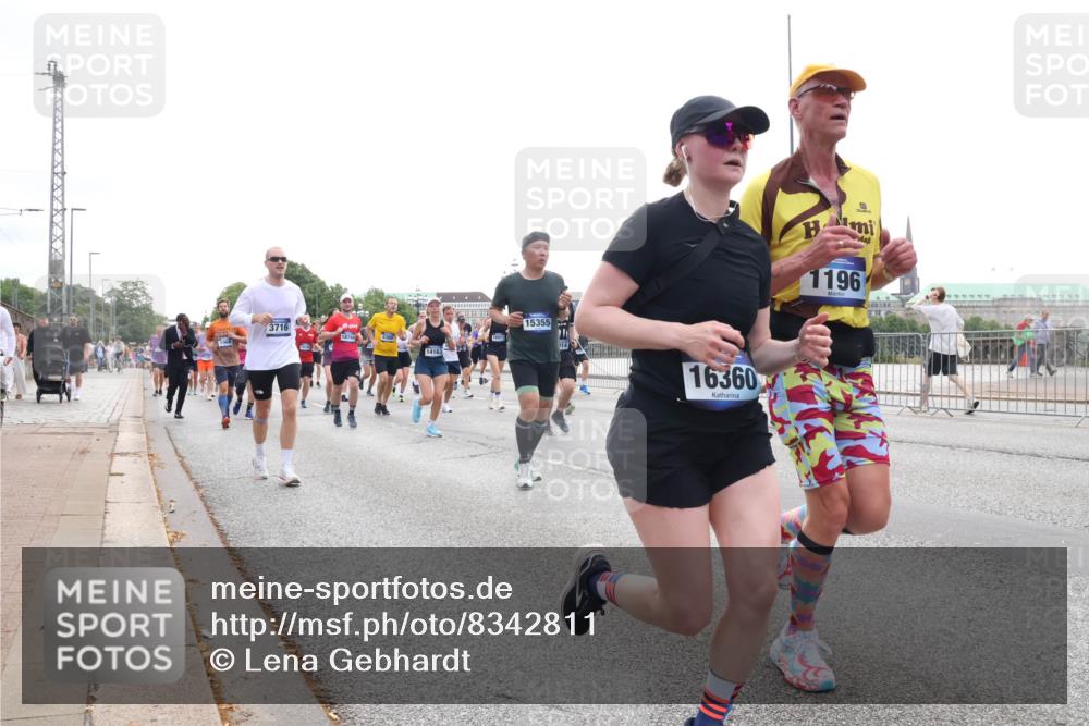 29.06.2025 - hella hamburg halbmarathon Lena Gebhardt http://msf.ph/oto/8342811 29.06.2025 10:38:19 Lombardsbrücke 3716, 18744, 18917, 14163, 15355, 14, 16360, 1196, 1196, 1394, 1457, 1578, 1596, 1721, 1742, 1791, 1799, 1901, 1966, 1985, 2113, 2151, 2498, 2576, 2660, 2786, 3010, 3094, 3095, 3216, 3242, 3286, 3338, 3635, 3636, 3716, 3777, 3841, 3880, 4139, 4155, 4159, 4414, 4883, 4921, 5085, 5089, 5155, 5300, 5617, 5684, 5713, 5735, 6199, 6200, 6362, 6697, 6751, 6930, 7117, 7118, 7148, 7165, 7244, 7371, 7552, 7561, 7629, 7692, 7696, 7868, 7914, 8985, 10836, 11543 meine-sportfotos.de