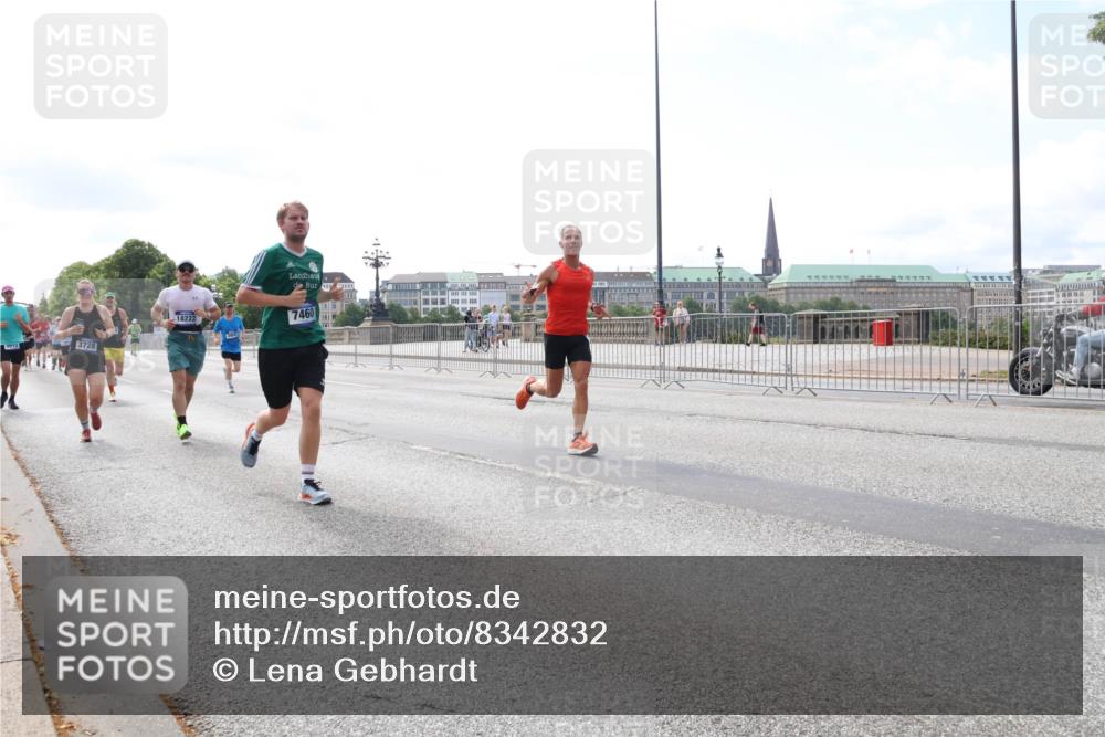 29.06.2025 - hella hamburg halbmarathon Lena Gebhardt http://msf.ph/oto/8342832 29.06.2025 10:13:30 Lombardsbrücke 3728, 18222, 7460, 1007, 1131, 1747, 1859, 2055, 2359, 2721, 2904, 2961, 2987, 3218, 3360, 3728, 3729, 4187, 4795, 4950, 5232, 5546, 5631, 6026, 6489, 6717, 6724, 7346, 7446, 7447, 7460, 7462, 7913, 8279, 8398, 8405, 8913, 9128, 9141, 9527, 9612, 9631, 10977, 12313, 12492, 12797, 12928, 12929, 13331, 13928, 15085, 15663, 15922, 16030, 16255, 16437, 16491, 17472, 17474, 17699, 17988, 18048, 18222, 18231, 18320, 18732 meine-sportfotos.de
