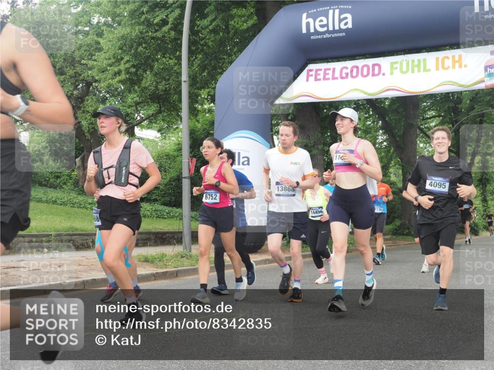 29.06.2025 - hella hamburg halbmarathon KatJ http://msf.ph/oto/8342835 29.06.2025 10:48:57 Zwischen KM18-KM19 1674, 4095, 6674, 6752, 8045, 8478 meine-sportfotos.de