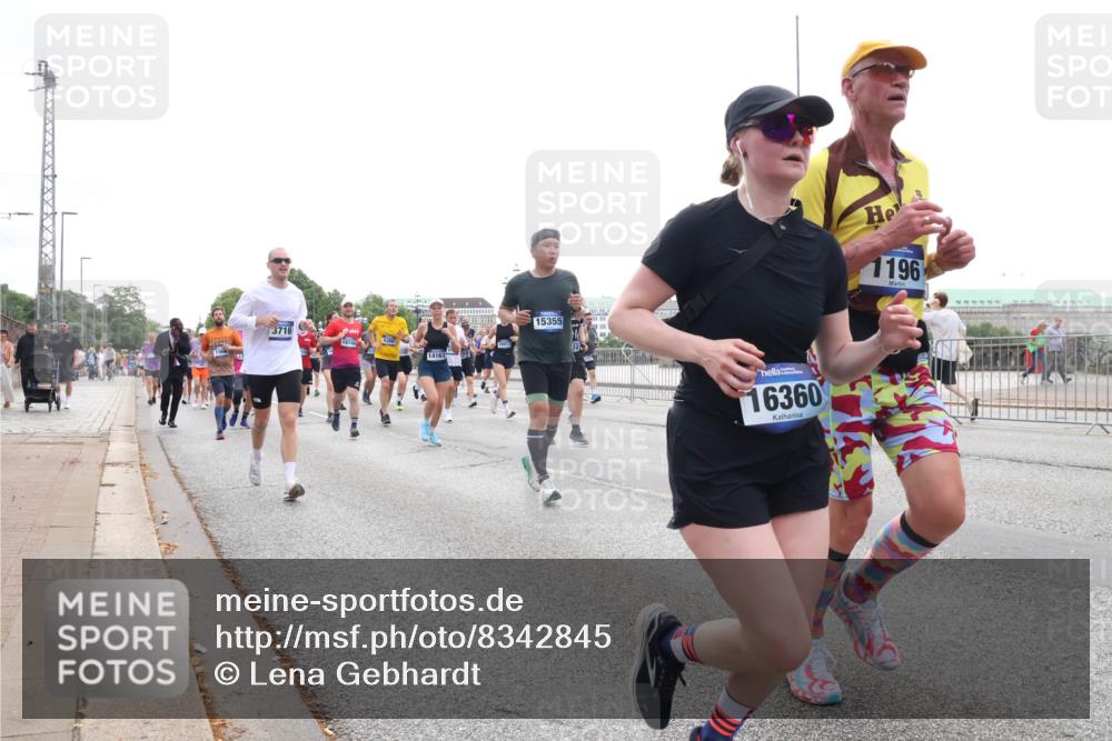 29.06.2025 - hella hamburg halbmarathon Lena Gebhardt http://msf.ph/oto/8342845 29.06.2025 10:38:19 Lombardsbrücke 17, 3716, 14163, 15355, 144, 16360, 1196, 1196, 1394, 1457, 1578, 1596, 1721, 1742, 1791, 1799, 1901, 1966, 1985, 2113, 2151, 2498, 2576, 2660, 2786, 3010, 3094, 3095, 3216, 3242, 3286, 3338, 3635, 3636, 3716, 3777, 3841, 3880, 4139, 4155, 4159, 4414, 4883, 4921, 5085, 5089, 5155, 5300, 5617, 5684, 5713, 5735, 6199, 6200, 6362, 6697, 6751, 6930, 7117, 7118, 7148, 7165, 7244, 7371, 7552, 7561, 7629, 7692, 7696, 7868, 7914, 8985, 10836, 11543 meine-sportfotos.de