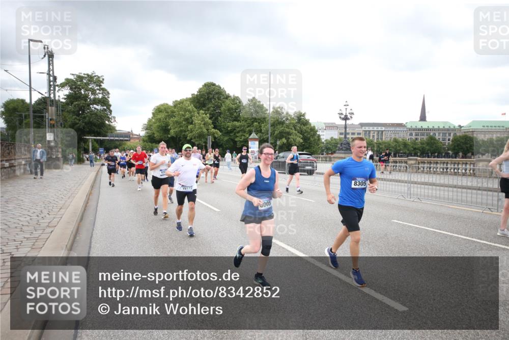 29.06.2025 - hella hamburg halbmarathon Jannik Wohlers http://msf.ph/oto/8342852 29.06.2025 10:55:47 Lombardsbrücke 1738, 1909, 2095, 2793, 3257, 3268, 4083, 4354, 4473, 4836, 5306, 5580, 5757, 5994, 6494, 6968, 7025, 7028, 7616, 8005, 8305, 8517, 9435, 9606, 9838, 9948, 9953, 10640, 10740, 10784, 10987, 11298, 11862, 11863, 12267, 12295, 12296, 12551, 13055, 13395, 13405, 13965, 14142, 14221, 14280, 14281, 15103, 15173, 15272, 15443, 15696, 15699, 16413, 16655, 16960, 17084, 17398, 17649, 17673, 18329, 18349, 19228 meine-sportfotos.de