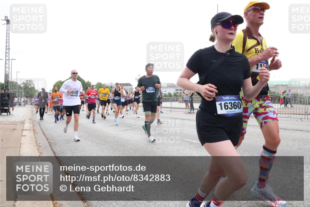 29.06.2025 - hella hamburg halbmarathon Lena Gebhardt http://msf.ph/oto/8342883 29.06.2025 10:38:19 Lombardsbrücke 3716, 5300, 18740, 14163, 15355, 16360, 114, 1196, 1394, 1457, 1578, 1596, 1721, 1742, 1791, 1799, 1901, 1966, 1985, 2113, 2151, 2498, 2576, 2660, 2786, 3010, 3094, 3095, 3216, 3242, 3286, 3338, 3635, 3636, 3716, 3777, 3841, 3880, 4139, 4155, 4159, 4414, 4883, 4921, 5085, 5089, 5155, 5300, 5617, 5684, 5713, 5735, 6199, 6200, 6362, 6697, 6751, 6930, 7117, 7118, 7148, 7165, 7244, 7371, 7552, 7561, 7629, 7692, 7696, 7868, 7914, 8985, 10836, 11543 meine-sportfotos.de