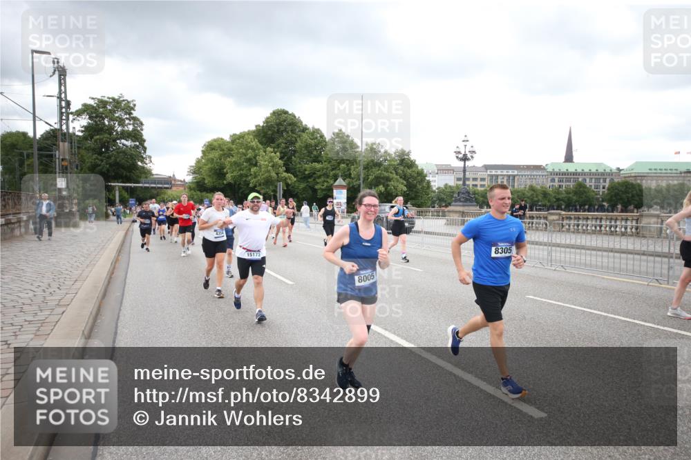 29.06.2025 - hella hamburg halbmarathon Jannik Wohlers http://msf.ph/oto/8342899 29.06.2025 10:55:47 Lombardsbrücke 1738, 1909, 2095, 2793, 3257, 3268, 4083, 4354, 4473, 4836, 5306, 5580, 5757, 5994, 6494, 6968, 7025, 7028, 7616, 8005, 8305, 8517, 9435, 9606, 9838, 9948, 9953, 10640, 10740, 10784, 10987, 11298, 11862, 11863, 12267, 12295, 12296, 12551, 13055, 13395, 13405, 13965, 14142, 14221, 14280, 14281, 15103, 15173, 15272, 15443, 15696, 15699, 16413, 16655, 16960, 17084, 17398, 17649, 17673, 18329, 18349, 19228 meine-sportfotos.de