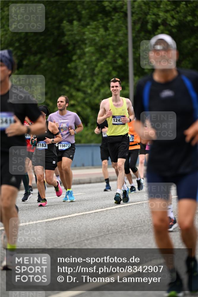 29.06.2025 - hella hamburg halbmarathon Dr. Thomas Lammeyer http://msf.ph/oto/8342907 29.06.2025 10:40:25 Kennedybrücke 1036, 1102, 1183, 1284, 1717, 2352, 2588, 3243, 3741, 3990, 4902, 4937, 5012, 5240, 5246, 5531, 5919, 6021, 6381, 6845, 6896, 7111, 7275, 7927, 8356, 9229, 9295, 9694, 9701, 10047, 10119, 10336, 10341, 10567, 11010 meine-sportfotos.de