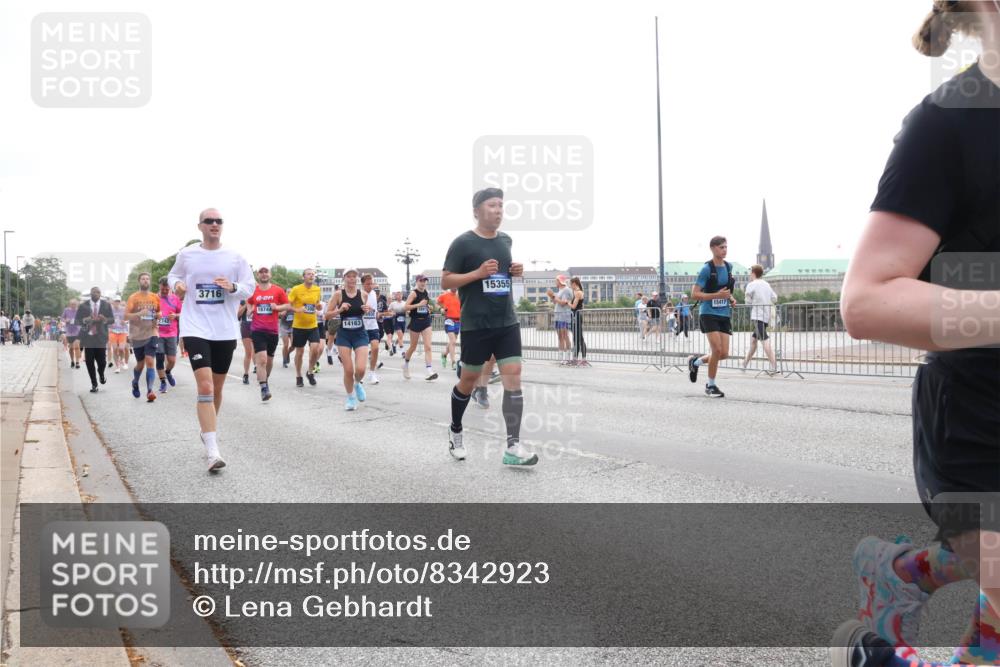 29.06.2025 - hella hamburg halbmarathon Lena Gebhardt http://msf.ph/oto/8342923 29.06.2025 10:38:19 Lombardsbrücke 1742, 3716, 18744, 300, 14163, 15355, 15417, 1196, 1394, 1457, 1578, 1596, 1721, 1742, 1791, 1799, 1901, 1966, 1985, 2113, 2151, 2498, 2576, 2660, 2786, 3010, 3094, 3095, 3216, 3242, 3286, 3338, 3635, 3636, 3716, 3777, 3841, 3880, 4139, 4155, 4159, 4414, 4883, 4921, 5085, 5089, 5155, 5300, 5617, 5684, 5713, 5735, 6199, 6200, 6362, 6697, 6751, 6930, 7117, 7118, 7148, 7165, 7244, 7371, 7552, 7561, 7629, 7692, 7696, 7868, 7914, 8985, 10836, 11543 meine-sportfotos.de