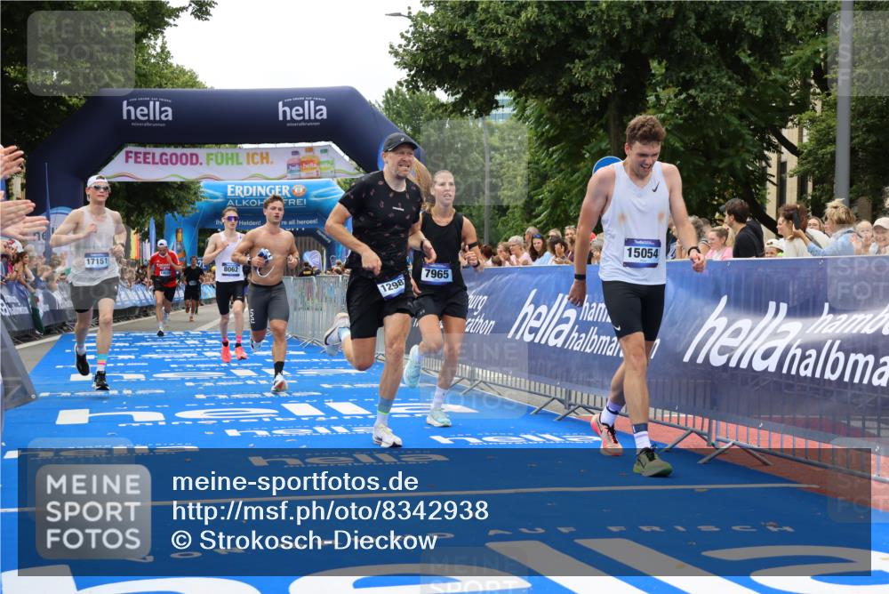 29.06.2025 - hella hamburg halbmarathon Strokosch-Dieckow http://msf.ph/oto/8342938 29.06.2025 10:32:42 Ziel 1990, 7965, 8062, 12987, 13686, 13961, 14028, 14293, 14908, 15054, 16425, 16619, 17117, 17151 meine-sportfotos.de