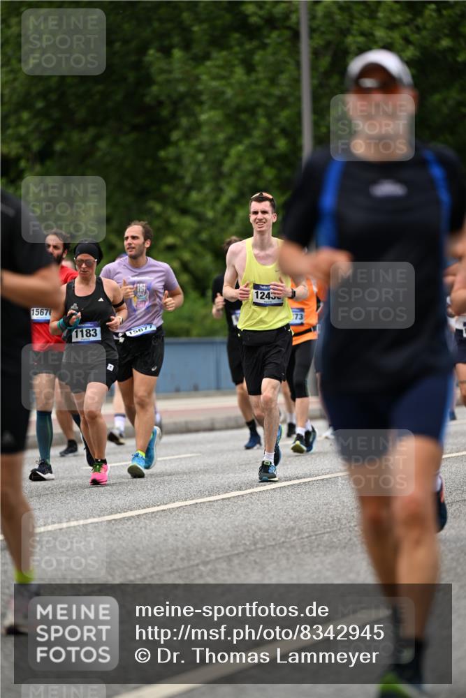 29.06.2025 - hella hamburg halbmarathon Dr. Thomas Lammeyer http://msf.ph/oto/8342945 29.06.2025 10:40:25 Kennedybrücke 1036, 1102, 1183, 1284, 1717, 2352, 2588, 3243, 3741, 3990, 4902, 4937, 5012, 5240, 5246, 5531, 5919, 6021, 6381, 6845, 6896, 7111, 7275, 7927, 8356, 9229, 9295, 9694, 9701, 10047, 10119, 10336, 10341, 10567, 11010 meine-sportfotos.de