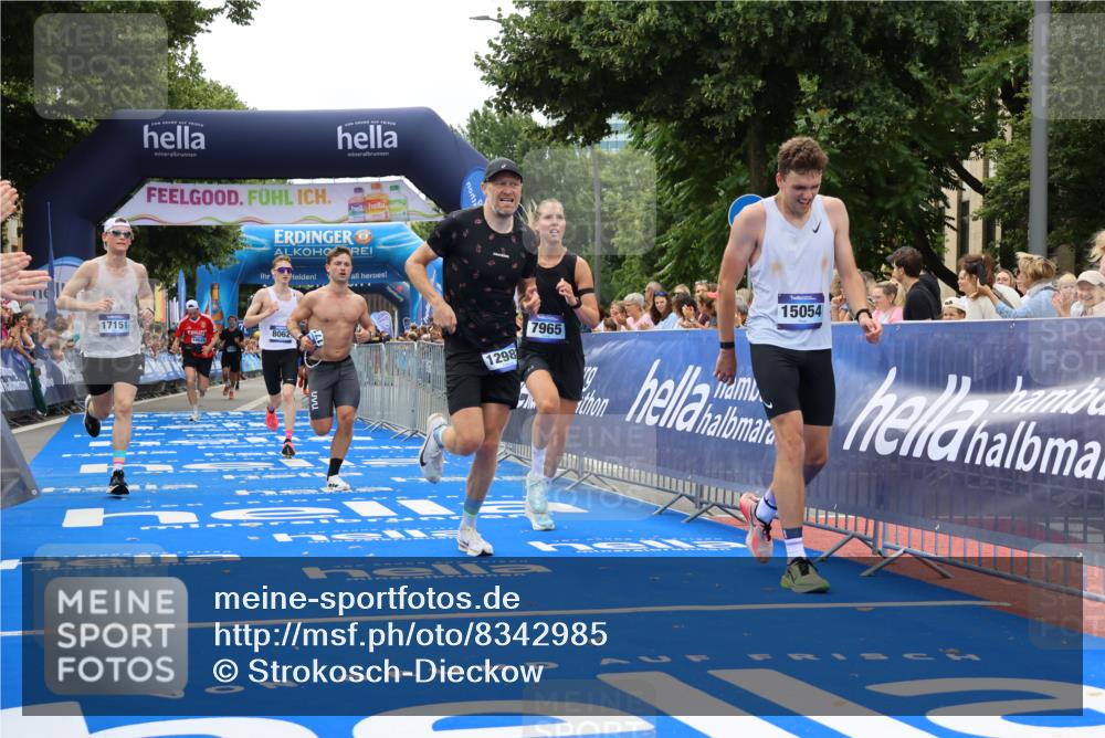 29.06.2025 - hella hamburg halbmarathon Strokosch-Dieckow http://msf.ph/oto/8342985 29.06.2025 10:32:42 Ziel 1990, 7965, 8062, 12987, 13686, 13961, 14028, 14293, 14908, 15054, 16425, 16619, 17117, 17151 meine-sportfotos.de