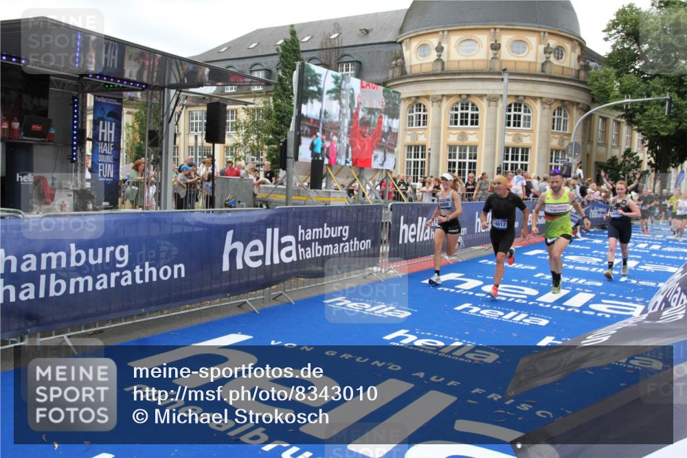 29.06.2025 - hella hamburg halbmarathon Michael Strokosch http://msf.ph/oto/8343010 29.06.2025 10:51:44 Ziel 5008, 6286, 13327, 14012, 14458, 15496, 15831, 15899, 19007, 19020 meine-sportfotos.de