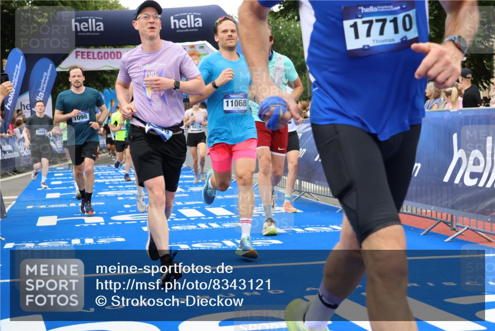 29.06.2025 - hella hamburg halbmarathon Strokosch-Dieckow http://msf.ph/oto/8343121 29.06.2025 10:53:30 Ziel 1030, 1061, 1098, 1499, 1502, 1783, 2070, 2630, 3399, 3819, 5866, 6198, 6628, 6629, 6762, 6942, 10549, 11068, 12632, 12909, 13912, 13997, 15113, 15497, 15856, 17710, 18450, 18612, 18666, 18715 meine-sportfotos.de
