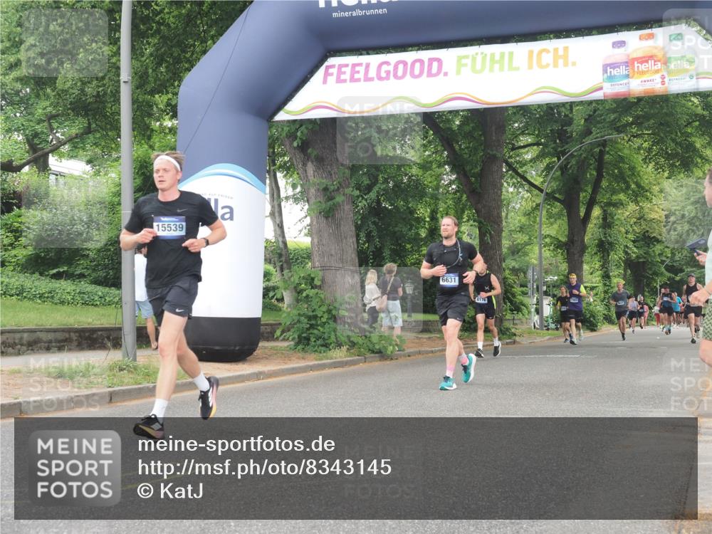 29.06.2025 - hella hamburg halbmarathon KatJ http://msf.ph/oto/8343145 29.06.2025 10:49:02 Zwischen KM18-KM19 4095, 6631, 6674 meine-sportfotos.de