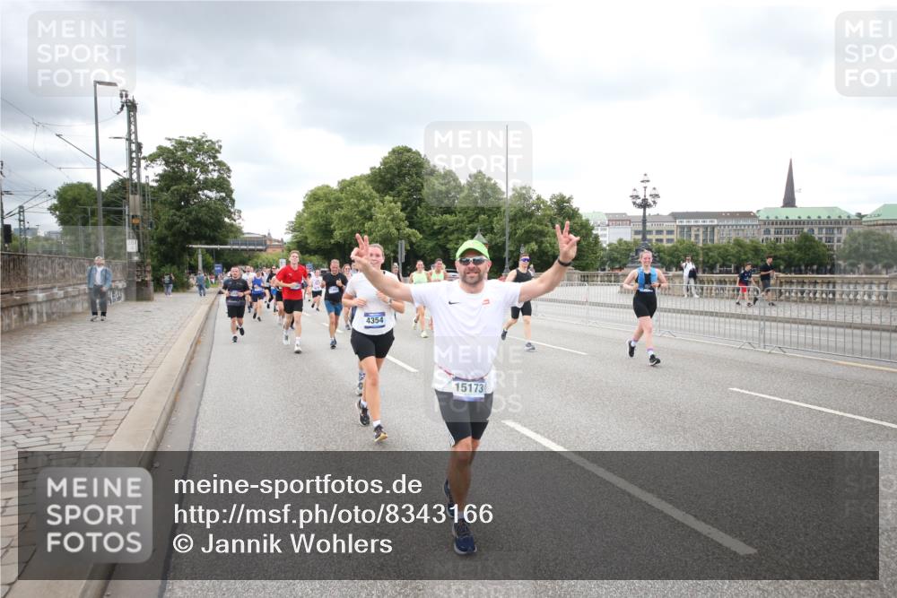 29.06.2025 - hella hamburg halbmarathon Jannik Wohlers http://msf.ph/oto/8343166 29.06.2025 10:55:48 Lombardsbrücke 1113, 1738, 1909, 2095, 3257, 3268, 4083, 4354, 4473, 4836, 5306, 5580, 5693, 5757, 5994, 6494, 6968, 7025, 7028, 7616, 8005, 8305, 8517, 9435, 9606, 9838, 9948, 9953, 10640, 10740, 10784, 10987, 11298, 11862, 11863, 12267, 12295, 12296, 12551, 13055, 13395, 13405, 13965, 14142, 14280, 14281, 15103, 15173, 15272, 15443, 15696, 15699, 16655, 16960, 17084, 17398, 17649, 17673, 18349, 18798, 19228 meine-sportfotos.de