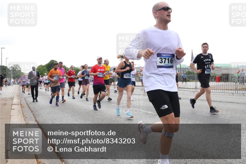 29.06.2025 - hella hamburg halbmarathon Lena Gebhardt http://msf.ph/oto/8343203 29.06.2025 10:38:21 Lombardsbrücke 18744, 14163, 693, 1600, 1966, 3716, 7914, 1196, 1394, 1457, 1578, 1596, 1721, 1742, 1791, 1799, 1901, 1966, 2113, 2151, 2498, 2576, 2660, 2786, 3010, 3094, 3095, 3216, 3242, 3286, 3323, 3338, 3635, 3636, 3716, 3777, 3841, 3880, 4028, 4139, 4155, 4159, 4414, 4883, 4921, 5085, 5089, 5155, 5300, 5617, 5684, 5713, 5735, 6199, 6200, 6362, 6695, 6696, 6697, 6751, 6930, 7117, 7118, 7148, 7165, 7244, 7371, 7552, 7561, 7629, 7692, 7696, 7868, 7914, 11543 meine-sportfotos.de