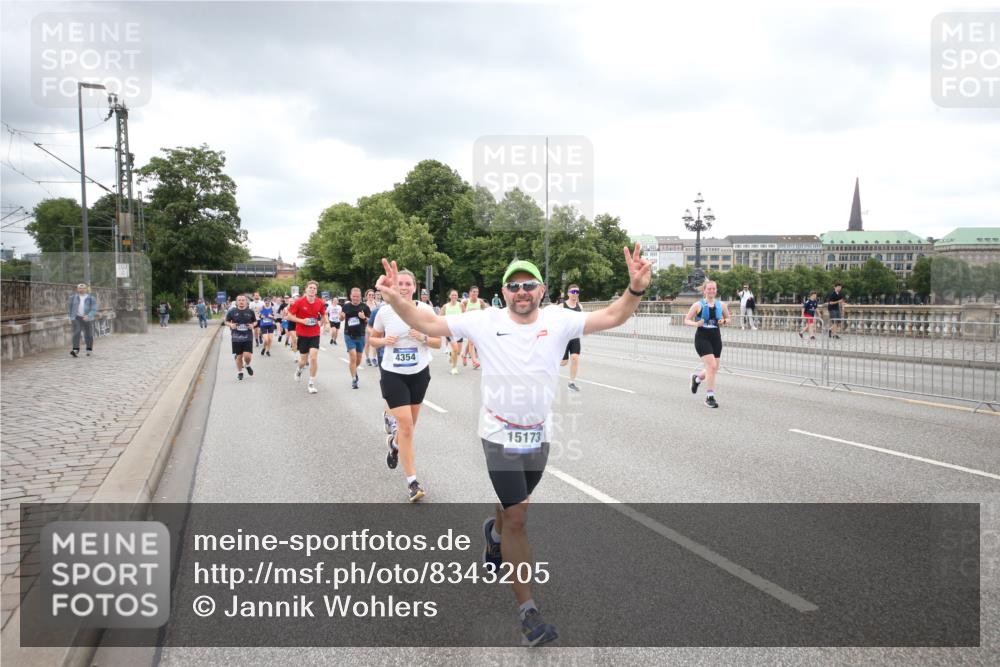 29.06.2025 - hella hamburg halbmarathon Jannik Wohlers http://msf.ph/oto/8343205 29.06.2025 10:55:48 Lombardsbrücke 1113, 1738, 1909, 2095, 3257, 3268, 4083, 4354, 4473, 4836, 5306, 5580, 5693, 5757, 5994, 6494, 6968, 7025, 7028, 7616, 8005, 8305, 8517, 9435, 9606, 9838, 9948, 9953, 10640, 10740, 10784, 10987, 11298, 11862, 11863, 12267, 12295, 12296, 12551, 13055, 13395, 13405, 13965, 14142, 14280, 14281, 15103, 15173, 15272, 15443, 15696, 15699, 16655, 16960, 17084, 17398, 17649, 17673, 18349, 18798, 19228 meine-sportfotos.de