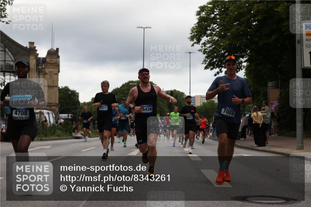 29.06.2025 - hella hamburg halbmarathon Yannick Fuchs http://msf.ph/oto/8343261 29.06.2025 10:52:18 20KM 1319, 1595, 1833, 2159, 2250, 2488, 2619, 2656, 2840, 2996, 3251, 3859, 4319, 4502, 4550, 4708, 4767, 5277, 5341, 5675, 5926, 6138, 6147, 6592, 7082, 7189, 7659, 7856, 8089, 8322, 8585, 9230, 9316, 10020, 10268, 10319, 10518, 10703, 10788, 11394, 11605, 11808, 11846, 12378, 12495, 12585, 12734, 12735, 12879, 13287, 13512, 13654, 13694, 13816, 13880, 14266, 14673, 15197, 15434, 15527, 16189, 16531, 17531, 17827, 18180, 18492, 18727, 18985 meine-sportfotos.de