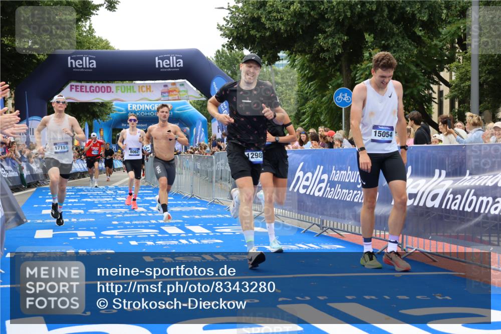 29.06.2025 - hella hamburg halbmarathon Strokosch-Dieckow http://msf.ph/oto/8343280 29.06.2025 10:32:43 Ziel 1990, 7965, 8062, 12987, 13686, 13961, 14028, 15054, 16425, 16619, 17117, 17151, 18687 meine-sportfotos.de