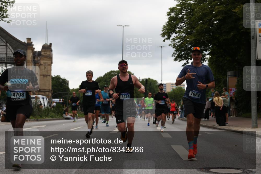 29.06.2025 - hella hamburg halbmarathon Yannick Fuchs http://msf.ph/oto/8343286 29.06.2025 10:52:18 20KM 1319, 1595, 1833, 2159, 2250, 2488, 2619, 2656, 2840, 2996, 3251, 3859, 4319, 4502, 4550, 4708, 4767, 5277, 5341, 5675, 5926, 6138, 6147, 6592, 7082, 7189, 7659, 7856, 8089, 8322, 8585, 9230, 9316, 10020, 10268, 10319, 10518, 10703, 10788, 11394, 11605, 11808, 11846, 12378, 12495, 12585, 12734, 12735, 12879, 13287, 13512, 13654, 13694, 13816, 13880, 14266, 14673, 15197, 15434, 15527, 16189, 16531, 17531, 17827, 18180, 18492, 18727, 18985 meine-sportfotos.de