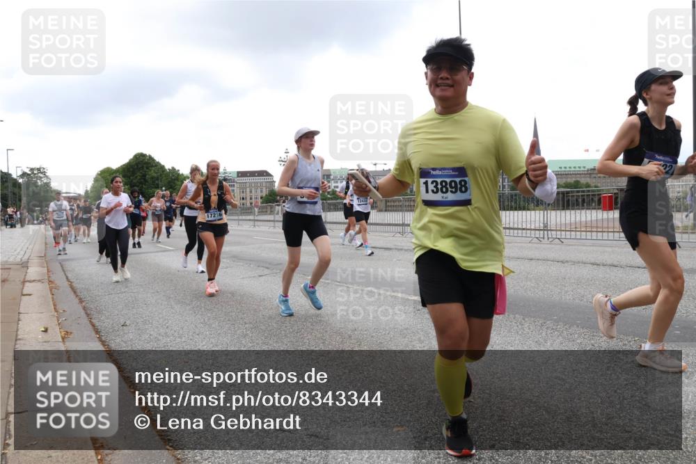 29.06.2025 - hella hamburg halbmarathon Lena Gebhardt http://msf.ph/oto/8343344 29.06.2025 10:47:46 Lombardsbrücke 17216, 12432, 13898, 1045, 1246, 1392, 1434, 1463, 1523, 1618, 1639, 1926, 2148, 2163, 2197, 2407, 2491, 2545, 2704, 2790, 2882, 2994, 3049, 3339, 4037, 4325, 4423, 4806, 4856, 4895, 4974, 4975, 5621, 5622, 5886, 5895, 6255, 6256, 6995, 7240, 7403, 7427, 7630, 7631, 7916, 7970, 8077, 8105, 8270, 8310, 8550, 8774, 8915, 8953, 9018, 9356, 9687, 9696, 9697, 10658, 10777, 10794, 10991, 11351, 11458, 11730, 11738, 11802, 11909, 12431 meine-sportfotos.de