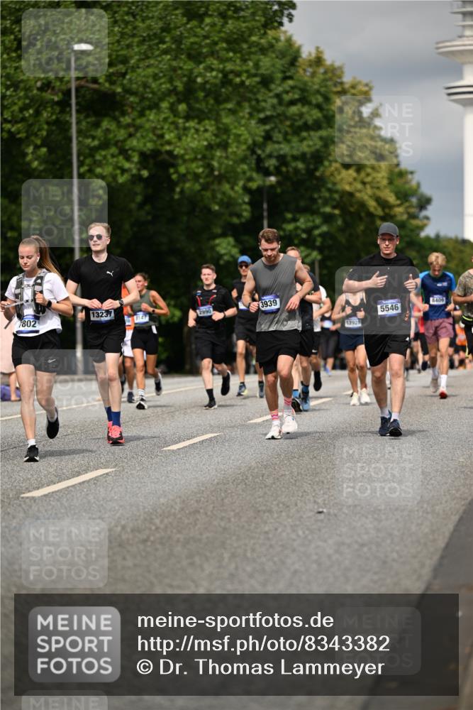 29.06.2025 - hella hamburg halbmarathon Dr. Thomas Lammeyer http://msf.ph/oto/8343382 29.06.2025 10:18:12 Kennedybrücke 1406, 2990, 3020, 3154, 3728, 3756, 3939, 5546, 5670, 6028, 6083, 6089, 7209, 7802, 7840, 7991, 8001, 8147, 8409, 9141, 9845, 10610, 11355 meine-sportfotos.de