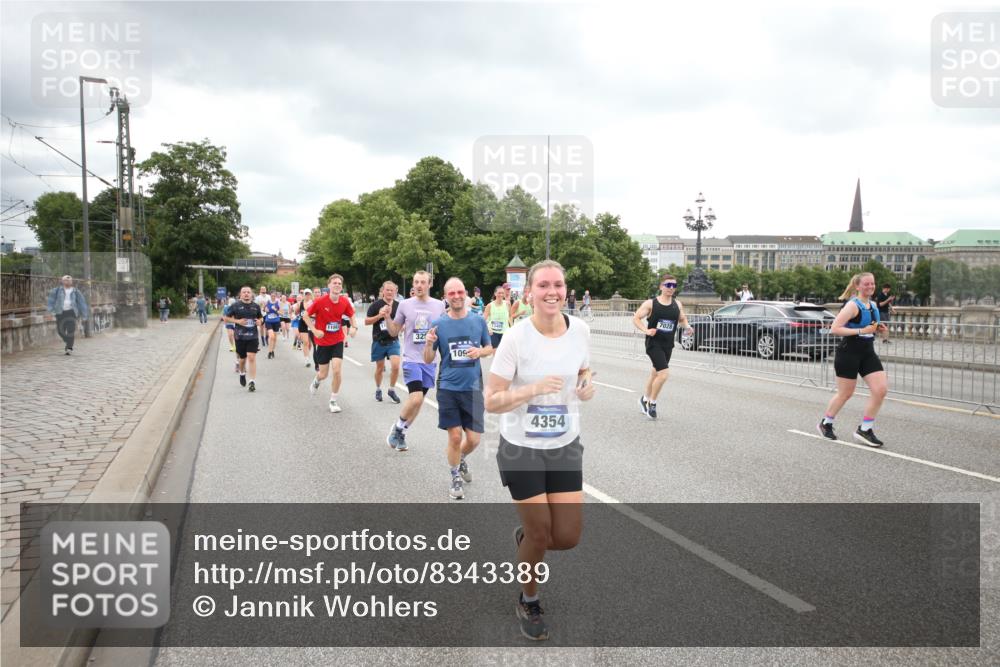 29.06.2025 - hella hamburg halbmarathon Jannik Wohlers http://msf.ph/oto/8343389 29.06.2025 10:55:49 Lombardsbrücke 1113, 1738, 1909, 2095, 3257, 3268, 4083, 4354, 4836, 5580, 5693, 5757, 5994, 6494, 6968, 7025, 7028, 7616, 8005, 8305, 8517, 9435, 9606, 9838, 9948, 9953, 10640, 10740, 10784, 10987, 11298, 11862, 11863, 12267, 12295, 12296, 12551, 13055, 13395, 13405, 13965, 14142, 14280, 14281, 15103, 15173, 15272, 15443, 15696, 15699, 16655, 16960, 17084, 17398, 17649, 17673, 18349, 18798, 19228 meine-sportfotos.de