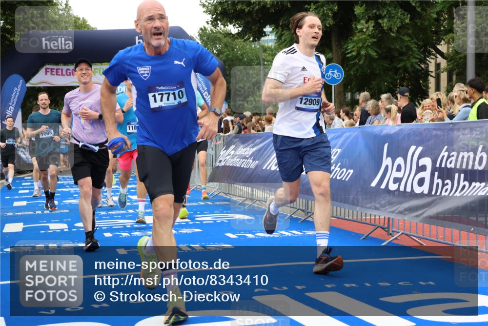 29.06.2025 - hella hamburg halbmarathon Strokosch-Dieckow http://msf.ph/oto/8343410 29.06.2025 10:53:29 Ziel 1030, 1061, 1098, 1499, 1502, 1727, 1783, 2070, 3399, 5866, 6198, 6628, 6629, 6762, 6942, 8651, 10549, 11068, 12909, 13912, 13997, 15113, 15497, 15856, 17710, 18450, 18612, 18666 meine-sportfotos.de
