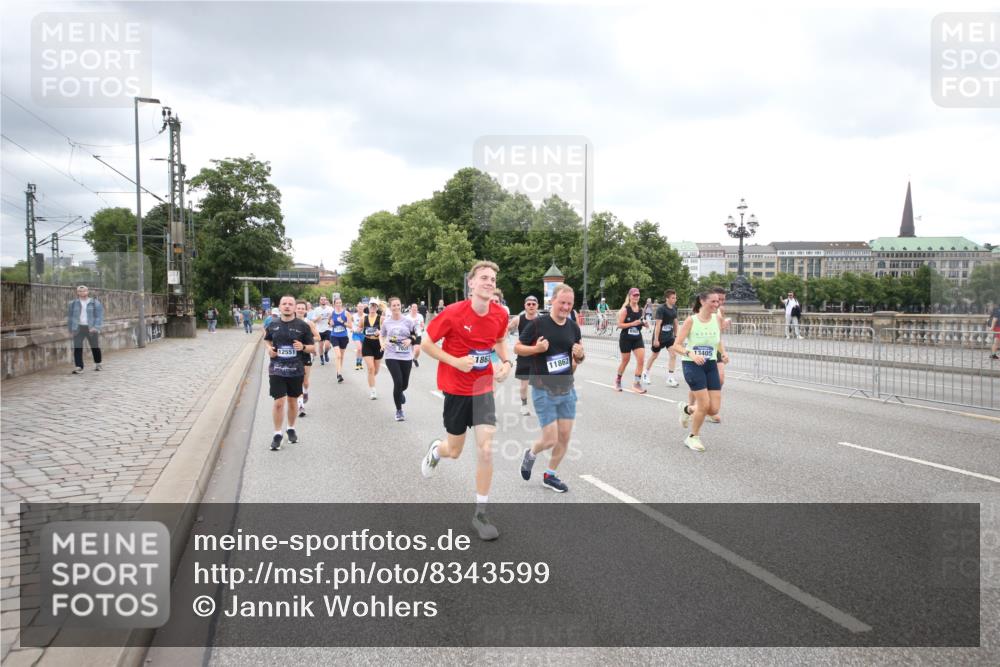 29.06.2025 - hella hamburg halbmarathon Jannik Wohlers http://msf.ph/oto/8343599 29.06.2025 10:55:51 Lombardsbrücke 1113, 1738, 1909, 2095, 2915, 3257, 4083, 4354, 4836, 5580, 5693, 5757, 6690, 6968, 7025, 7028, 8005, 8305, 8517, 8766, 9383, 9435, 9606, 9948, 9953, 10740, 10784, 10987, 11298, 11628, 11862, 11863, 12295, 12296, 12551, 13395, 13405, 13965, 14142, 14280, 14281, 15103, 15173, 15272, 15443, 15696, 15699, 16655, 17084, 17398, 17649, 17673, 18349, 18798, 19228 meine-sportfotos.de