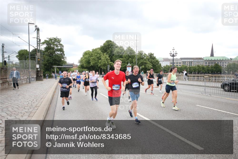 29.06.2025 - hella hamburg halbmarathon Jannik Wohlers http://msf.ph/oto/8343685 29.06.2025 10:55:51 Lombardsbrücke 1113, 1738, 1909, 2095, 2915, 3257, 4083, 4354, 4836, 5580, 5693, 5757, 6690, 6968, 7025, 7028, 8005, 8305, 8517, 8766, 9383, 9435, 9606, 9948, 9953, 10740, 10784, 10987, 11298, 11628, 11862, 11863, 12295, 12296, 12551, 13395, 13405, 13965, 14142, 14280, 14281, 15103, 15173, 15272, 15443, 15696, 15699, 16655, 17084, 17398, 17649, 17673, 18349, 18798, 19228 meine-sportfotos.de