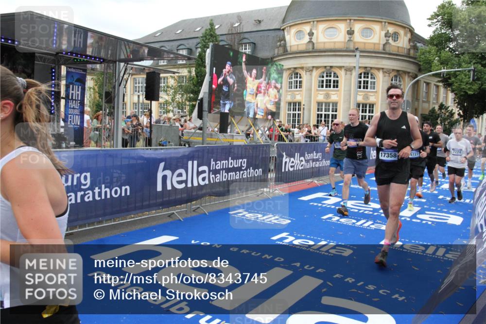 29.06.2025 - hella hamburg halbmarathon Michael Strokosch http://msf.ph/oto/8343745 29.06.2025 10:51:50 Ziel 2396, 6286, 7224, 8710, 8819, 9793, 9959, 12224, 15427, 15727, 15831, 15899, 16907, 17682, 19053, 19137 meine-sportfotos.de