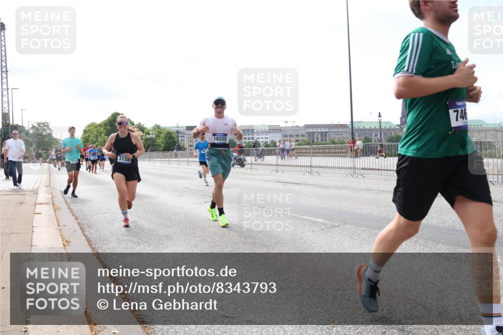 29.06.2025 - hella hamburg halbmarathon Lena Gebhardt http://msf.ph/oto/8343793 29.06.2025 10:13:31 Lombardsbrücke 3720, 18222, 746, 1007, 1131, 1747, 1859, 2055, 2359, 2721, 2904, 2961, 2987, 3218, 3360, 3728, 3729, 4001, 4187, 4795, 4950, 5232, 5546, 5631, 5719, 6026, 6489, 6717, 6724, 7346, 7446, 7447, 7460, 7462, 7913, 8279, 8913, 9128, 9141, 9527, 9612, 9631, 10977, 12313, 12492, 12797, 12928, 12929, 13331, 13928, 15085, 15663, 15922, 16030, 16255, 16437, 16491, 17472, 17474, 17988, 18048, 18222, 18231, 18320, 18732 meine-sportfotos.de