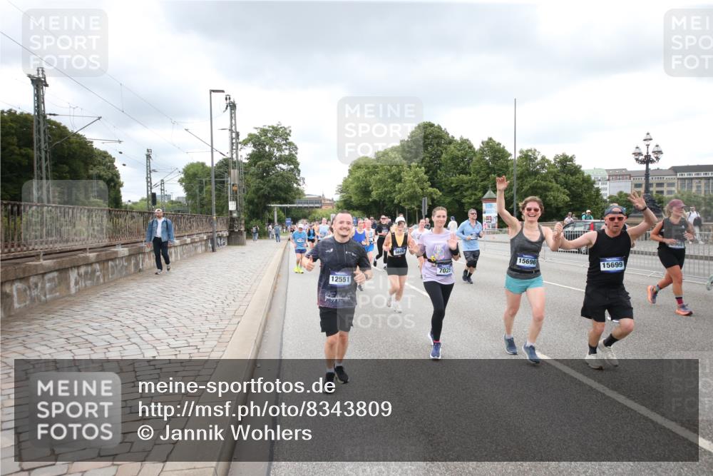 29.06.2025 - hella hamburg halbmarathon Jannik Wohlers http://msf.ph/oto/8343809 29.06.2025 10:55:52 Lombardsbrücke 1113, 1738, 1909, 2095, 2915, 3257, 4083, 4354, 4836, 5580, 5693, 5757, 6690, 6968, 7025, 7028, 7090, 8005, 8305, 8517, 8766, 9383, 9435, 9606, 9948, 9953, 10740, 10784, 10987, 11298, 11628, 11862, 11863, 12295, 12296, 12551, 13395, 13405, 13965, 14142, 14280, 15103, 15173, 15272, 15443, 15696, 15699, 16655, 17084, 17092, 17398, 17649, 17673, 18247, 18349, 18798, 19228 meine-sportfotos.de