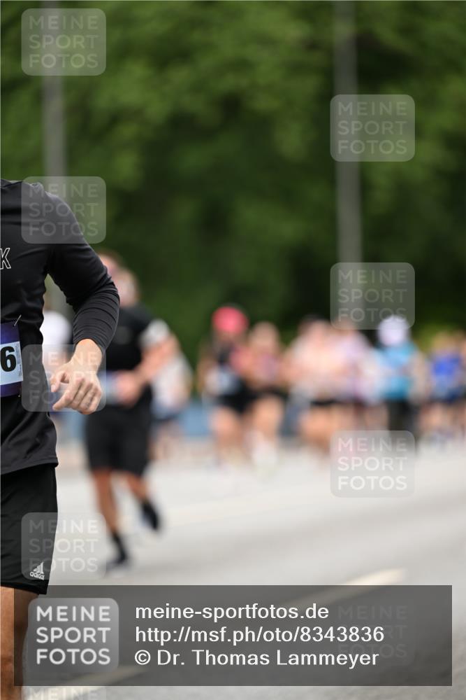 29.06.2025 - hella hamburg halbmarathon Dr. Thomas Lammeyer http://msf.ph/oto/8343836 29.06.2025 10:40:28 Kennedybrücke 1036, 1102, 1183, 1224, 1284, 1717, 2352, 2588, 3243, 3741, 3990, 4902, 4937, 5012, 5240, 5246, 5531, 5747, 5919, 6021, 6381, 6845, 6896, 7111, 7927, 8356, 8530, 9229, 9295, 9694, 9701, 10119, 10336, 10341, 10567, 11010 meine-sportfotos.de