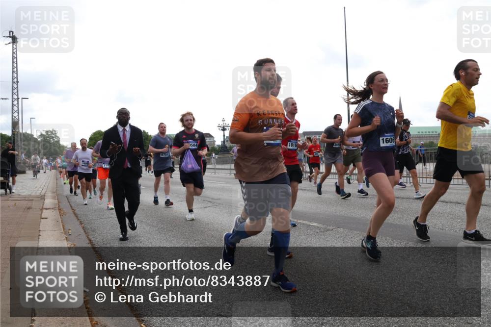 29.06.2025 - hella hamburg halbmarathon Lena Gebhardt http://msf.ph/oto/8343887 29.06.2025 10:38:23 Lombardsbrücke 6751, 1694, 159, 0584, 1816, 301, 1606, 1196, 1394, 1457, 1578, 1596, 1721, 1742, 1791, 1901, 1966, 2113, 2151, 2498, 2576, 2660, 2786, 3010, 3094, 3095, 3216, 3242, 3286, 3323, 3338, 3635, 3636, 3716, 3726, 3777, 3841, 3880, 4028, 4139, 4155, 4159, 4259, 4260, 4316, 4414, 4883, 4921, 5085, 5089, 5155, 5300, 5617, 5684, 5713, 5735, 5913, 6199, 6200, 6695, 6696, 6697, 6751, 6875, 6930, 7117, 7118, 7148, 7165, 7244, 7371, 7552, 7561, 7629, 7692, 7868, 7914 meine-sportfotos.de