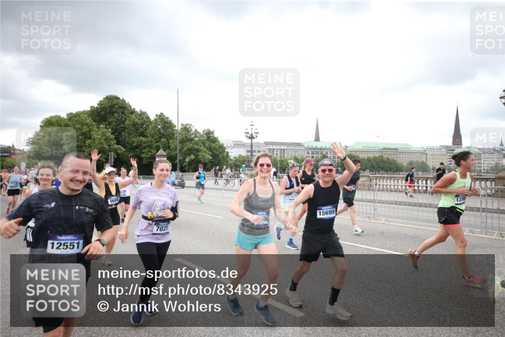 29.06.2025 - hella hamburg halbmarathon Jannik Wohlers http://msf.ph/oto/8343925 29.06.2025 10:55:53 Lombardsbrücke 1113, 1738, 1909, 2095, 2915, 3257, 4083, 4354, 4836, 5580, 5693, 5757, 6690, 6968, 7025, 7028, 7090, 7711, 8005, 8305, 8517, 8766, 9383, 9435, 9606, 9948, 9953, 10740, 10784, 10987, 11298, 11628, 11862, 11863, 12295, 12296, 12551, 13395, 13405, 13965, 14142, 14613, 15103, 15173, 15272, 15443, 15696, 15699, 16655, 17084, 17092, 17398, 17649, 17673, 18247, 18349, 18798, 19228 meine-sportfotos.de