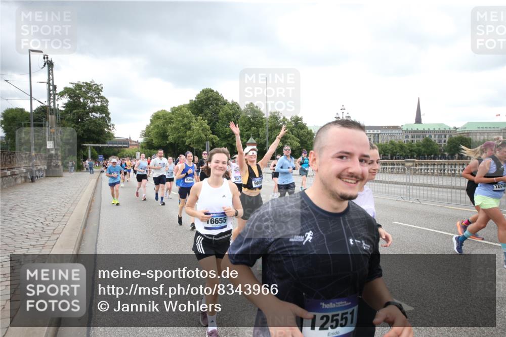 29.06.2025 - hella hamburg halbmarathon Jannik Wohlers http://msf.ph/oto/8343966 29.06.2025 10:55:53 Lombardsbrücke 1113, 1738, 1909, 2095, 2915, 3257, 4083, 4354, 4836, 5580, 5693, 5757, 6690, 6968, 7025, 7028, 7090, 7711, 8005, 8305, 8517, 8766, 9383, 9435, 9606, 9948, 9953, 10740, 10784, 10987, 11298, 11628, 11862, 11863, 12295, 12296, 12551, 13395, 13405, 13965, 14142, 14613, 15103, 15173, 15272, 15443, 15696, 15699, 16655, 17084, 17092, 17398, 17649, 17673, 18247, 18349, 18798, 19228 meine-sportfotos.de