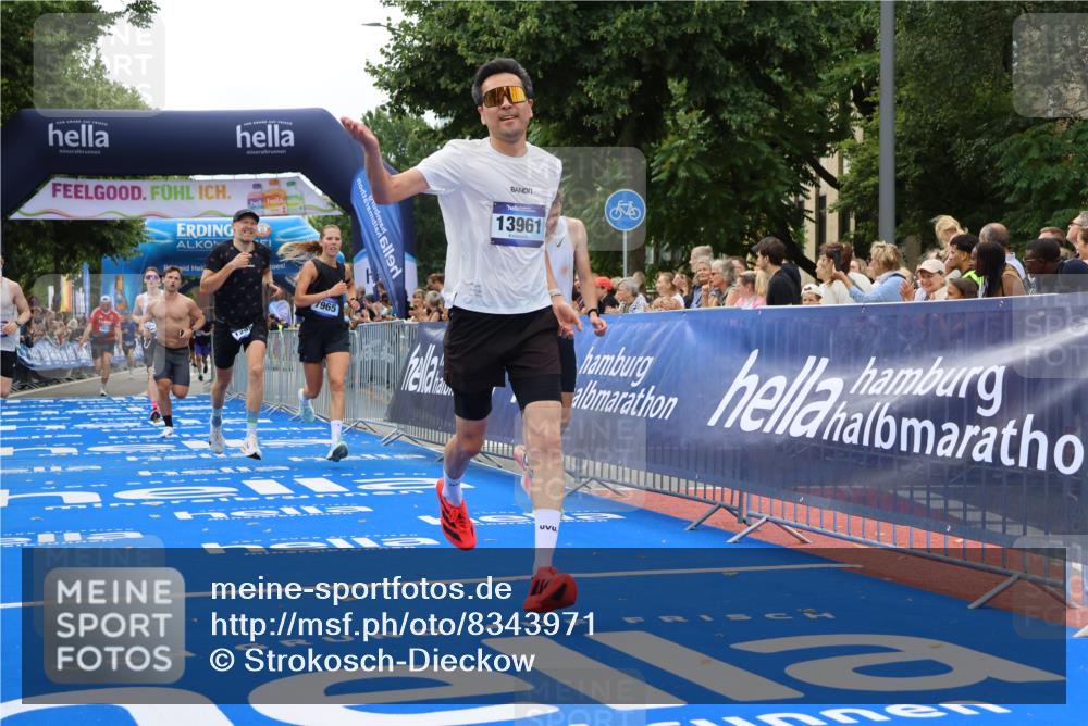 29.06.2025 - hella hamburg halbmarathon Strokosch-Dieckow http://msf.ph/oto/8343971 29.06.2025 10:32:41 Ziel 1990, 7965, 8062, 12987, 13686, 13961, 14028, 14293, 14908, 15054, 16619, 17117, 17151 meine-sportfotos.de